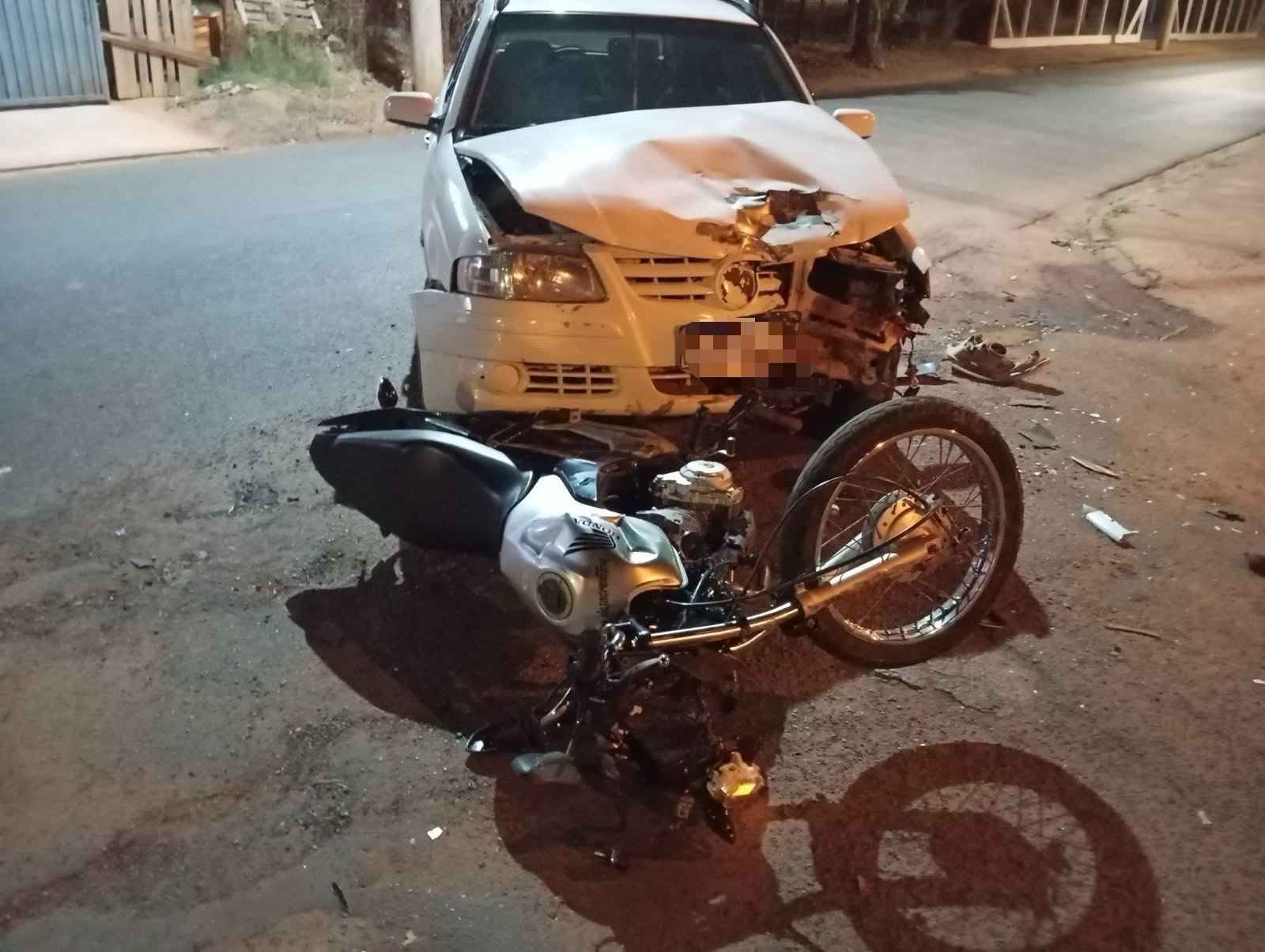 🚨 Colisão entre carro e moto deixa motociclista ferido em Cardoso