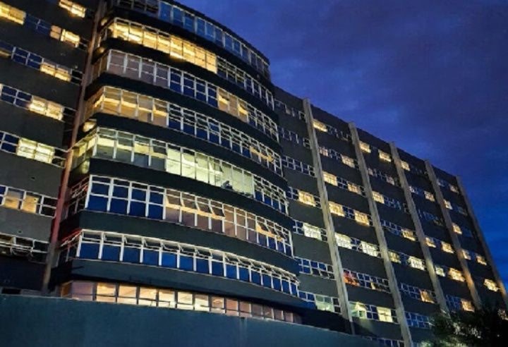 Pedreiro de 62 anos morre após cair de escada em Rio Preto. Vítima chegou na unidade com múltiplas fraturas pelo corpo