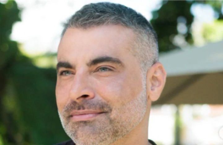 Morre o apresentador e modelo JP Mantovani aos 46 anosEle ganhou notoriedade ao participar da oitava temporada do reality A Fazenda, em 2015