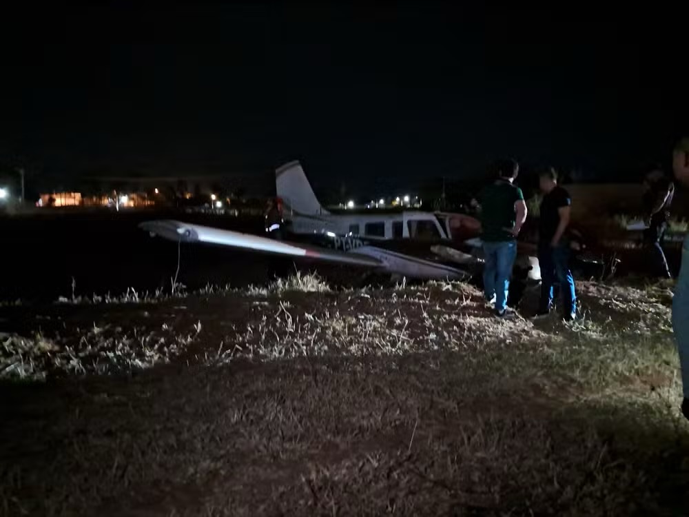 Piloto de avião que fez pouso forçado contou à polícia ter confundido luzes de motel com as da pista do aeroporto