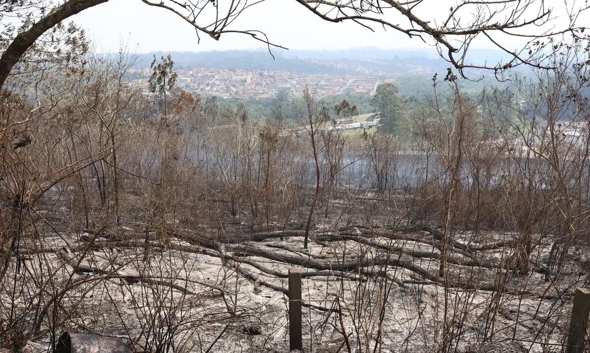 Estado de SP segue em atenção para queimadas; reservatórios estão em alerta
