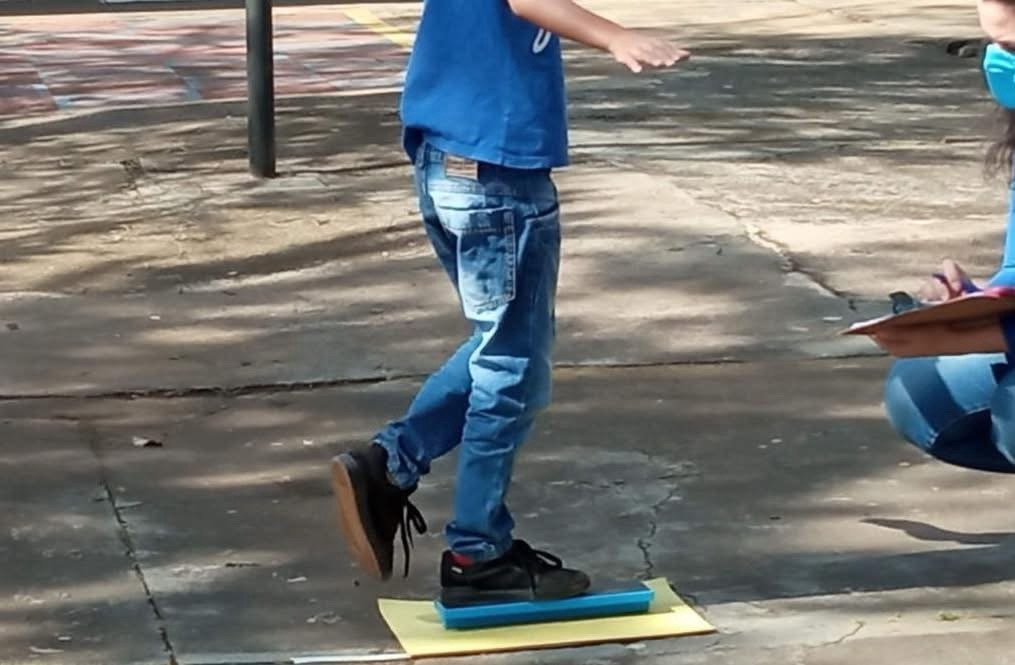 Criança com dificuldade de coordenação motora tende a perceber menos o ambiente no entorno, mostra pesquisa