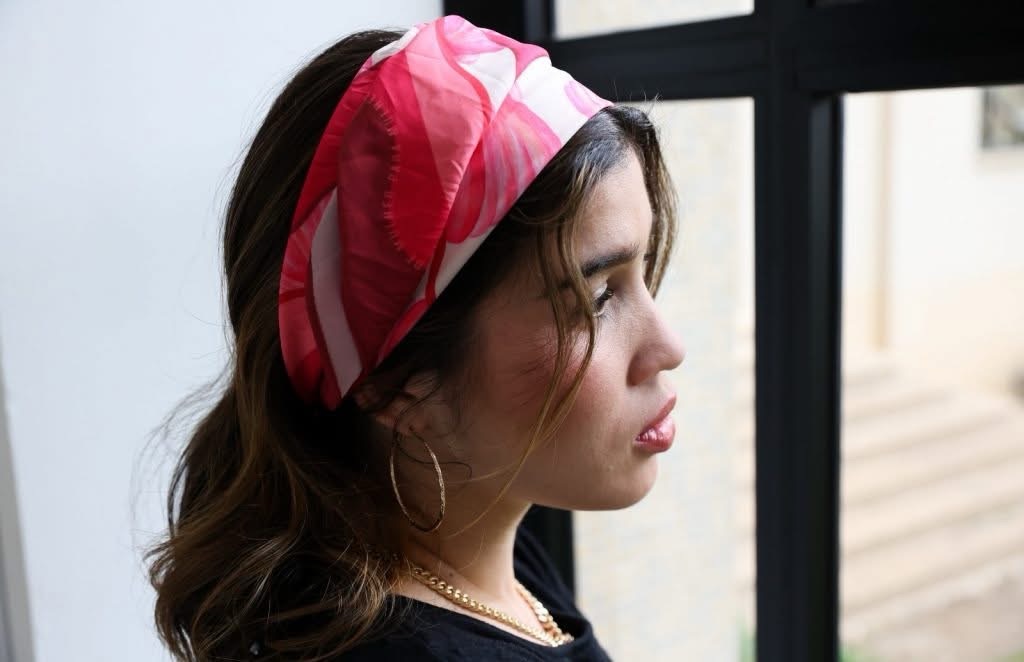 Campanha Outubro Rosa: Governo de SP e varejista lançam lenços temáticos com lucro revertido ao Icesp