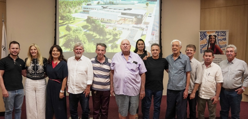 Senac entrega projeto de novo prédio para o prefeito Jorge Seba.