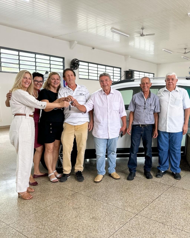 Rose Seba e deputado Carlão Pignatari entregam veículo 0km à Associação Antialcoólica