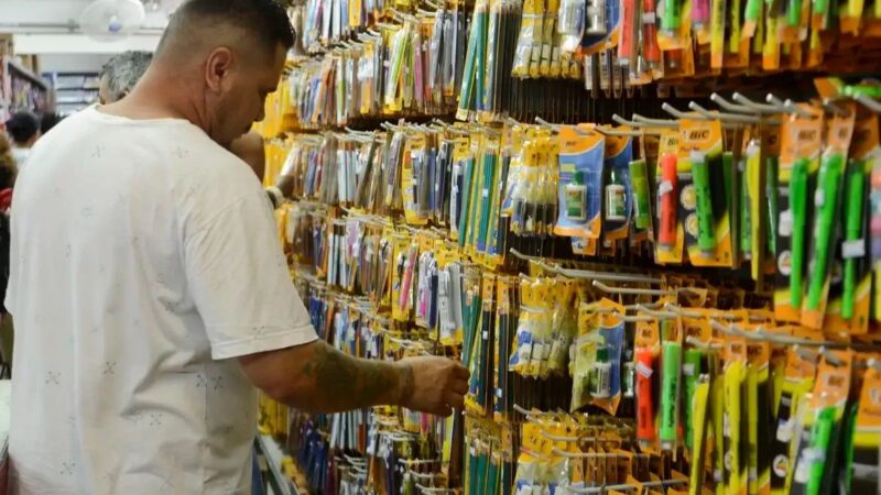 Preço de material escolar pode variar até 276% entre papelarias