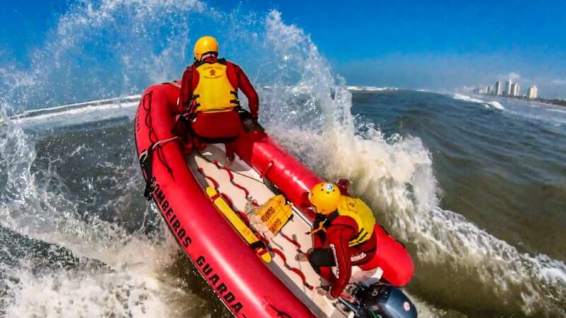 Bombeiros salvam mais de 1,1 mil pessoas no litoral de SP durante período de festas