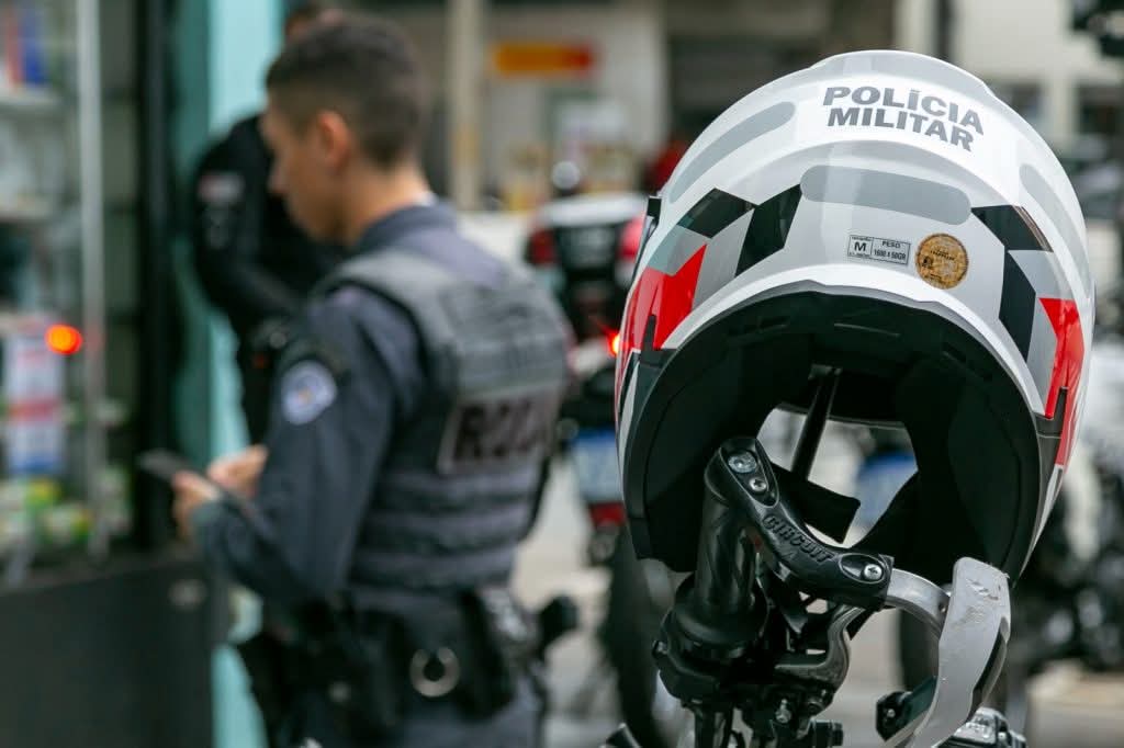 Polícia Militar apreende pasta de cocaína com passageiros em fiscalização de ônibus