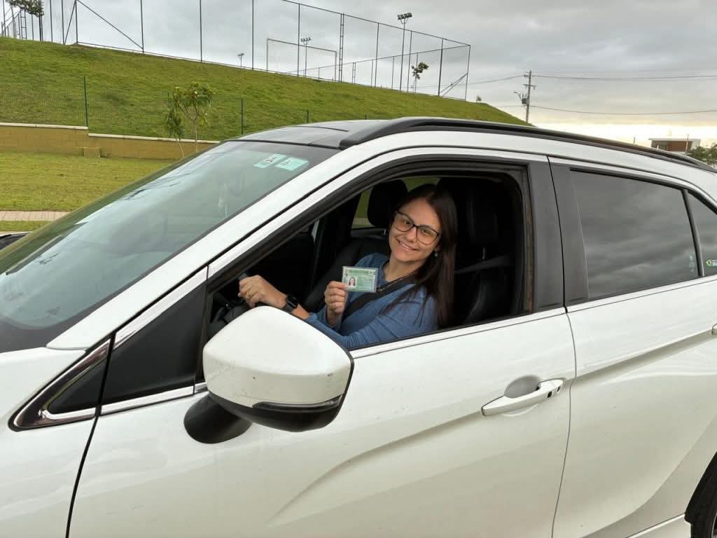 De carona a motorista: engenheira é a primeira mulher habilitada de SP no novo modelo da CNH