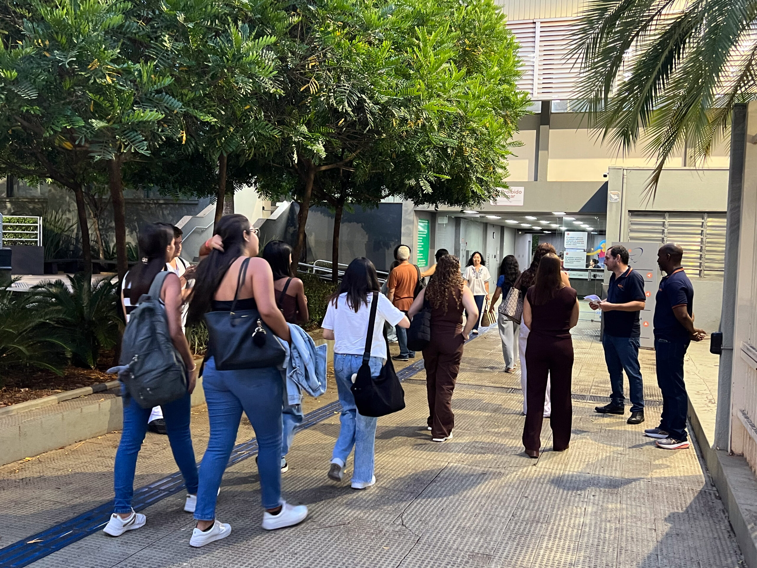 Alunos de graduação da Unifev retornam para o início de mais um ano letivo