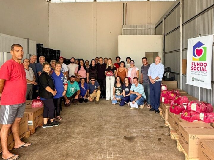 Rose Seba distribui kits de panetones a entidades assistenciais de Votuporanga