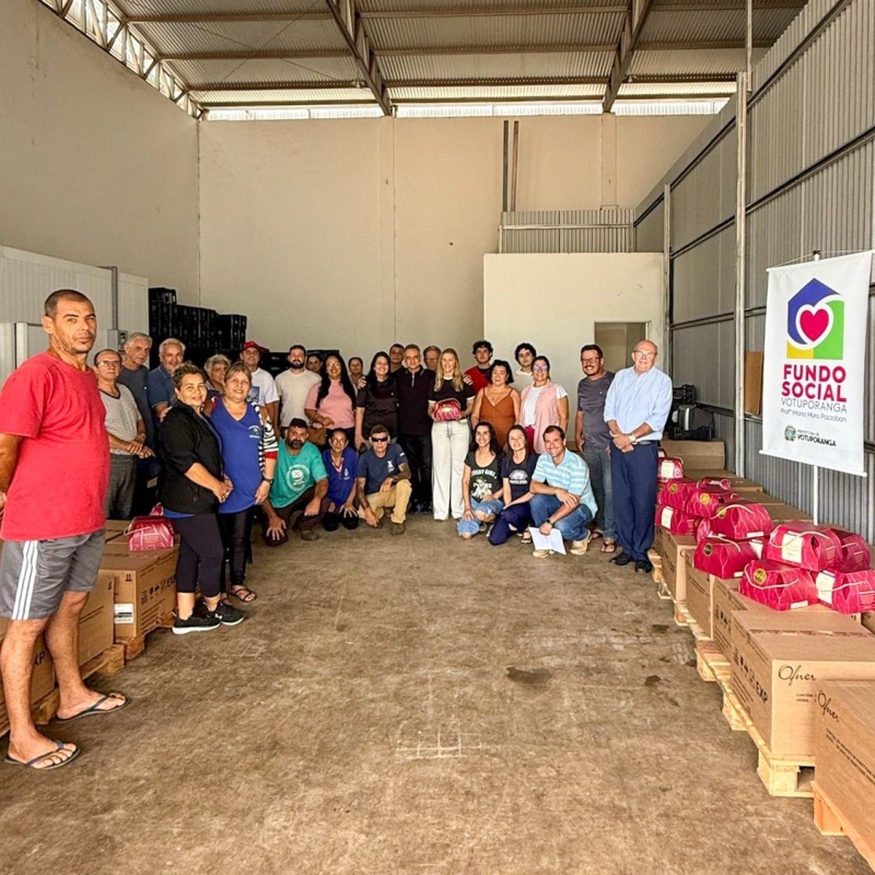 Rose Seba distribui kits de panetones a entidades assistenciais de Votuporanga